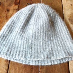 Meg Cohen gray cashmere beanie